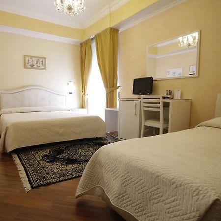 Hotel Vienna Ostenda E Ristorante Il Danubio Ріміні Екстер'єр фото