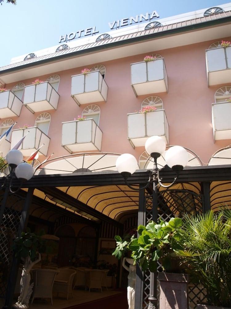 Hotel Vienna Ostenda E Ristorante Il Danubio Ріміні Екстер'єр фото