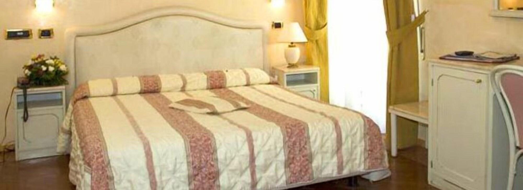 Hotel Vienna Ostenda E Ristorante Il Danubio Ріміні Екстер'єр фото