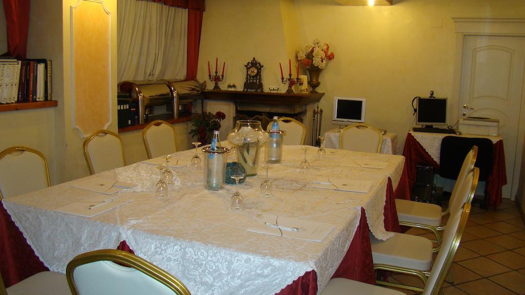 Hotel Vienna Ostenda E Ristorante Il Danubio Ріміні Екстер'єр фото