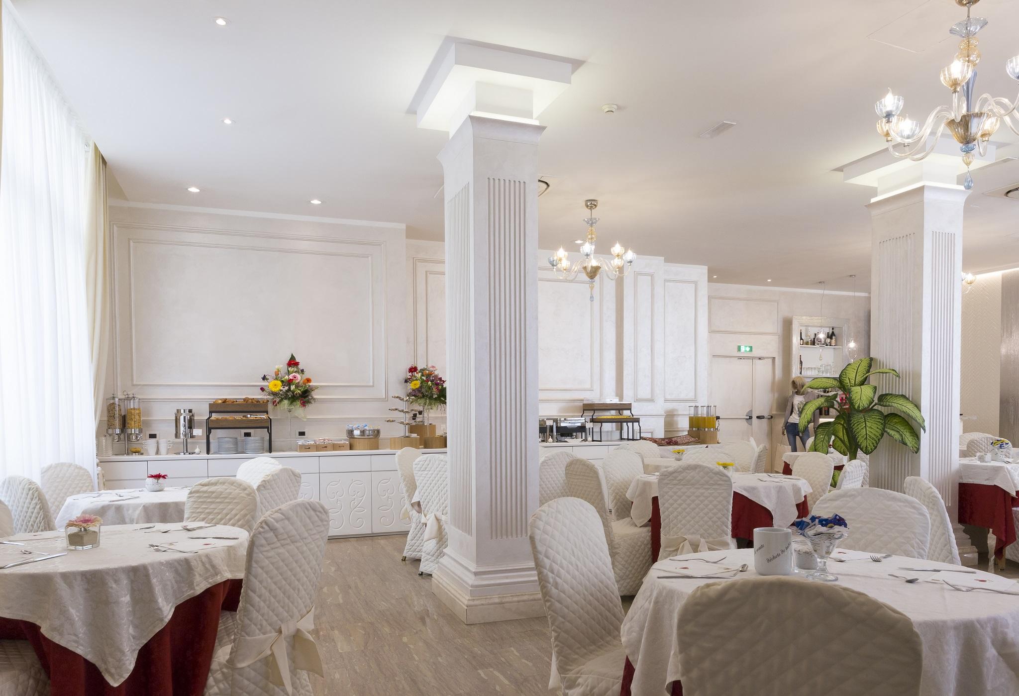 Hotel Vienna Ostenda E Ristorante Il Danubio Ріміні Екстер'єр фото