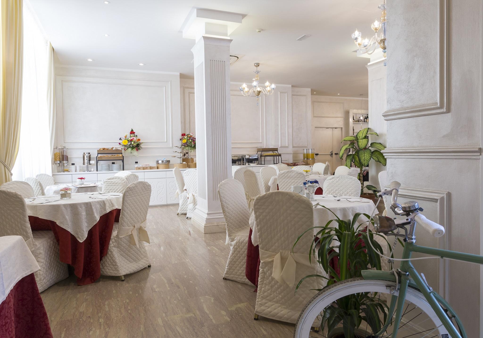Hotel Vienna Ostenda E Ristorante Il Danubio Ріміні Екстер'єр фото