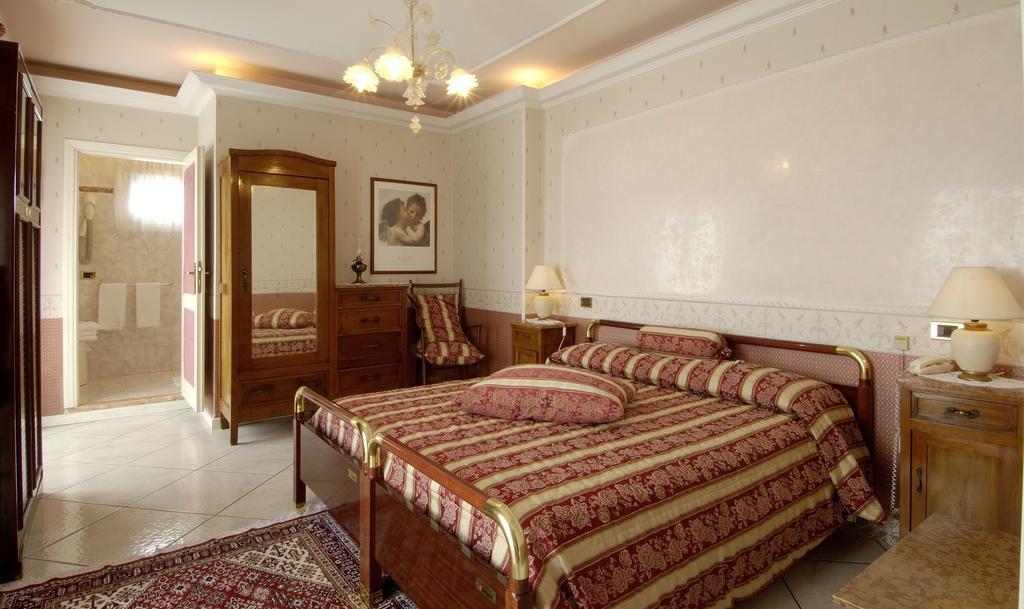 Hotel Vienna Ostenda E Ristorante Il Danubio Ріміні Екстер'єр фото