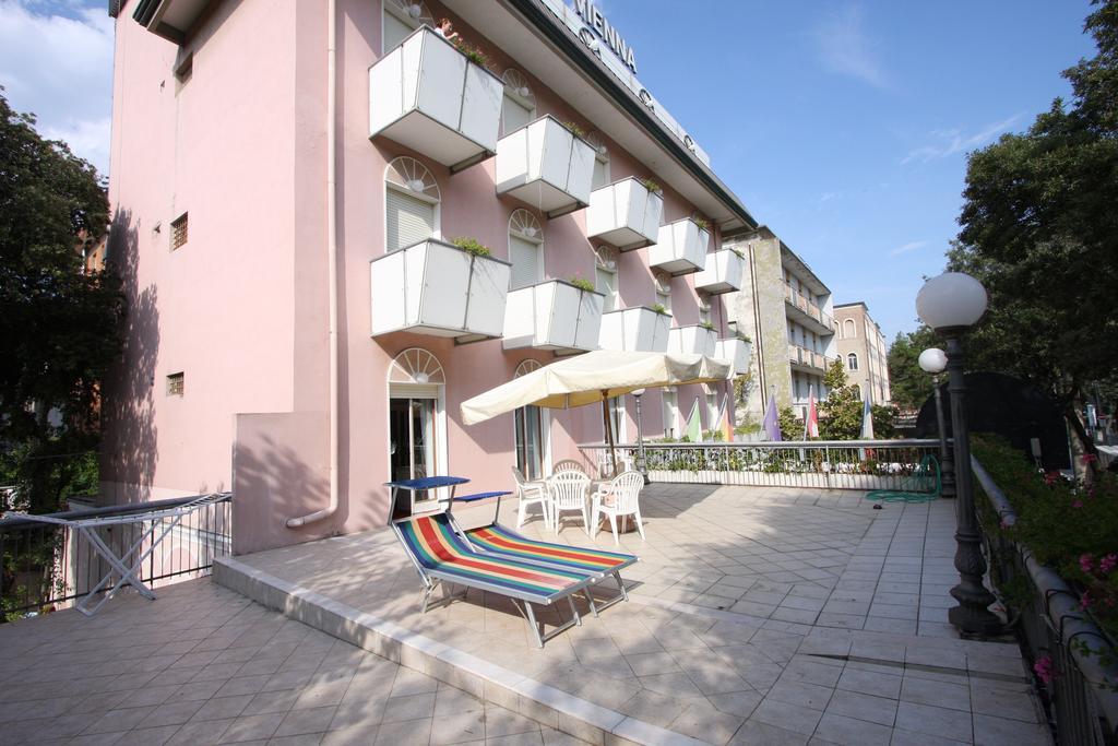 Hotel Vienna Ostenda E Ristorante Il Danubio Ріміні Екстер'єр фото