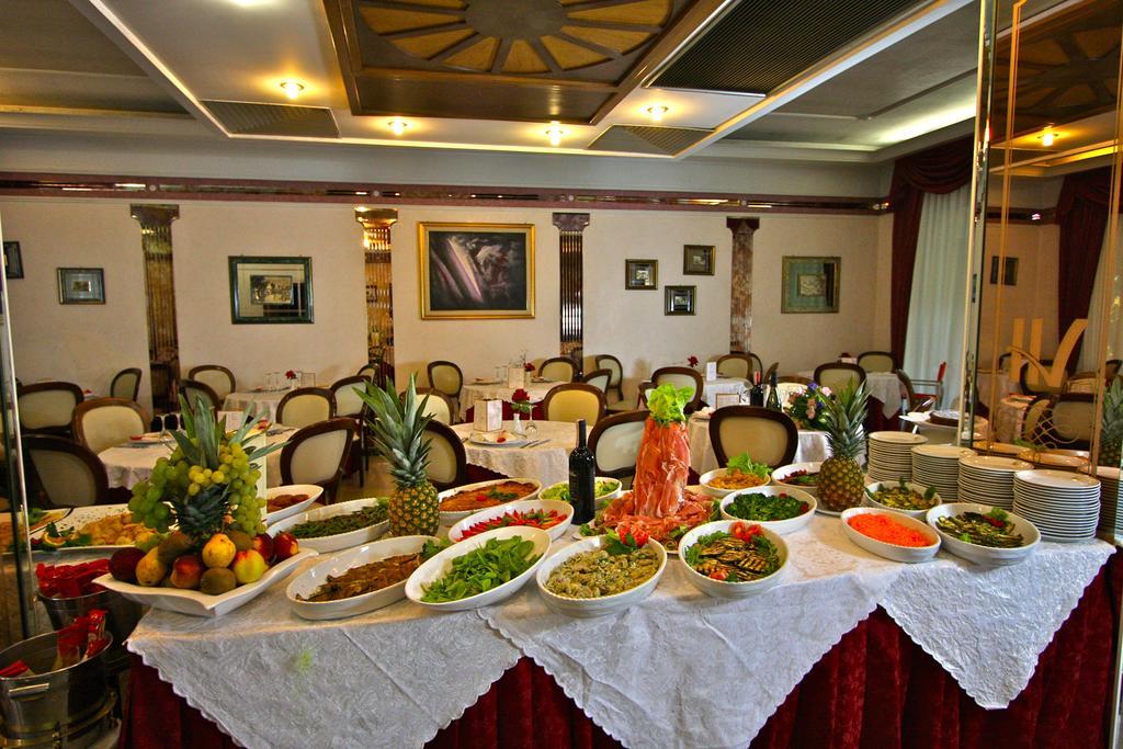 Hotel Vienna Ostenda E Ristorante Il Danubio Ріміні Екстер'єр фото