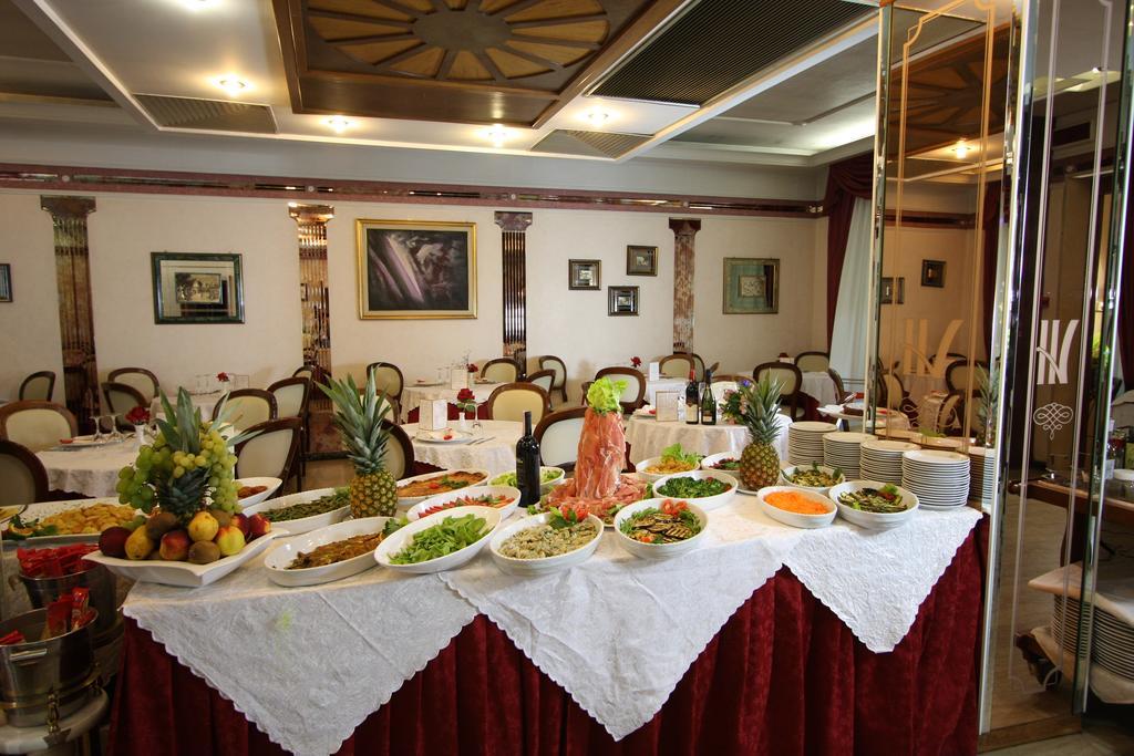 Hotel Vienna Ostenda E Ristorante Il Danubio Ріміні Екстер'єр фото