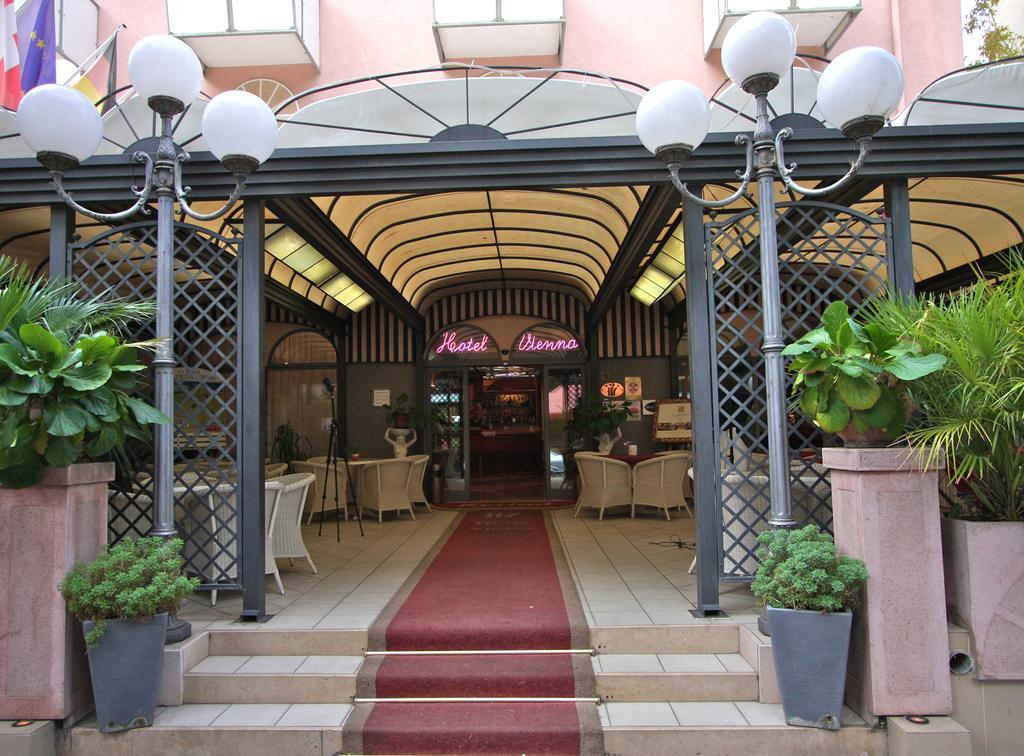 Hotel Vienna Ostenda E Ristorante Il Danubio Ріміні Екстер'єр фото