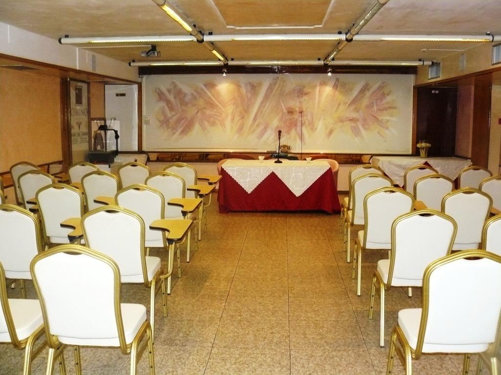 Hotel Vienna Ostenda E Ristorante Il Danubio Ріміні Екстер'єр фото
