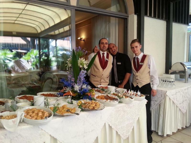 Hotel Vienna Ostenda E Ristorante Il Danubio Ріміні Екстер'єр фото